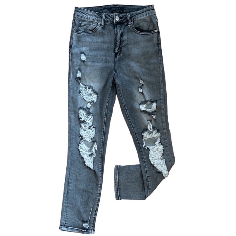 ✨ RISEN Gray High Rise Distressed Relaxed Skinny Jeans Size 27/5 ✨